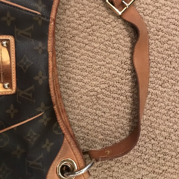 Louis Vuitton gently used - Picture 4 of 4