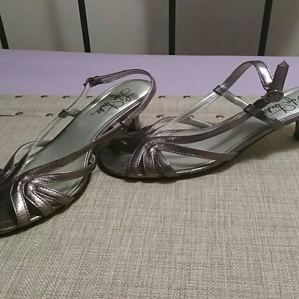 Kitten heels