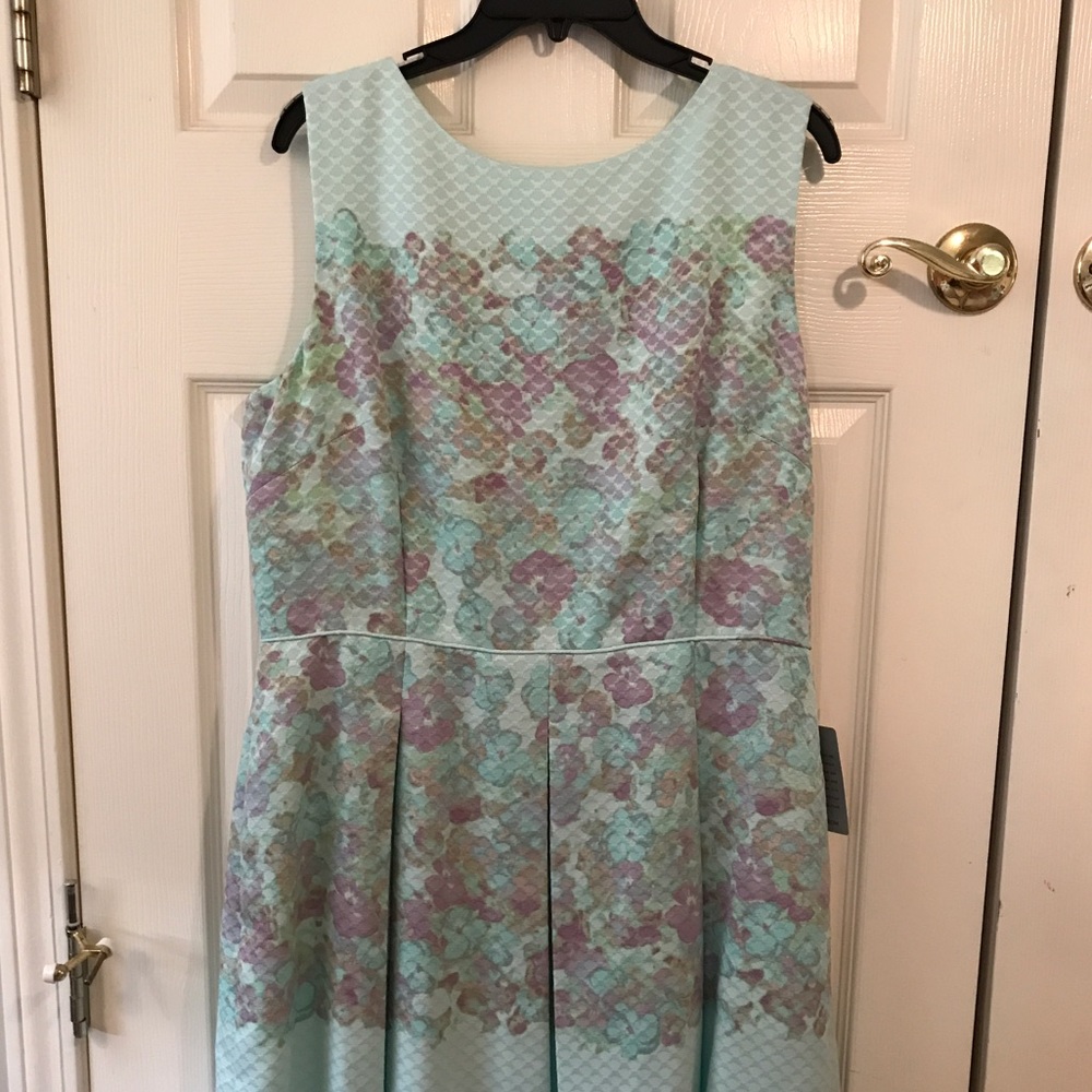 Tahari dress NWT size 16 🌷
