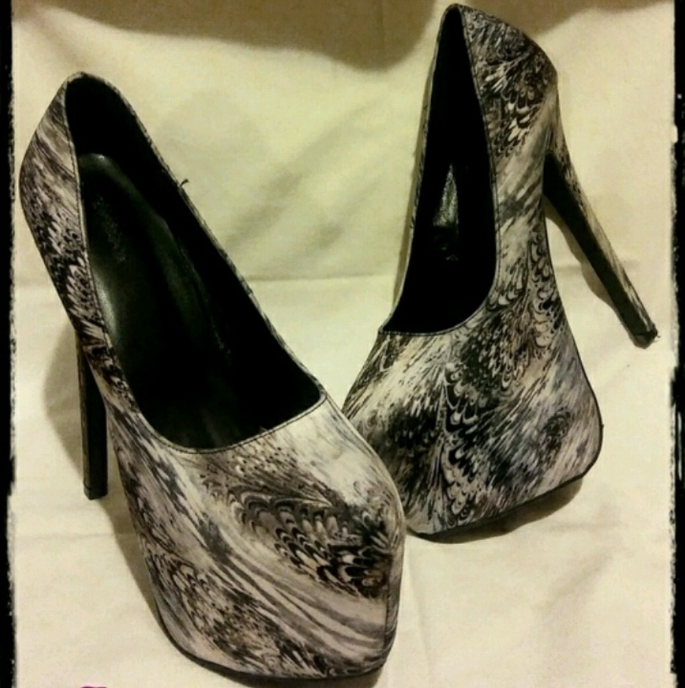 Platform Black and White Pumps