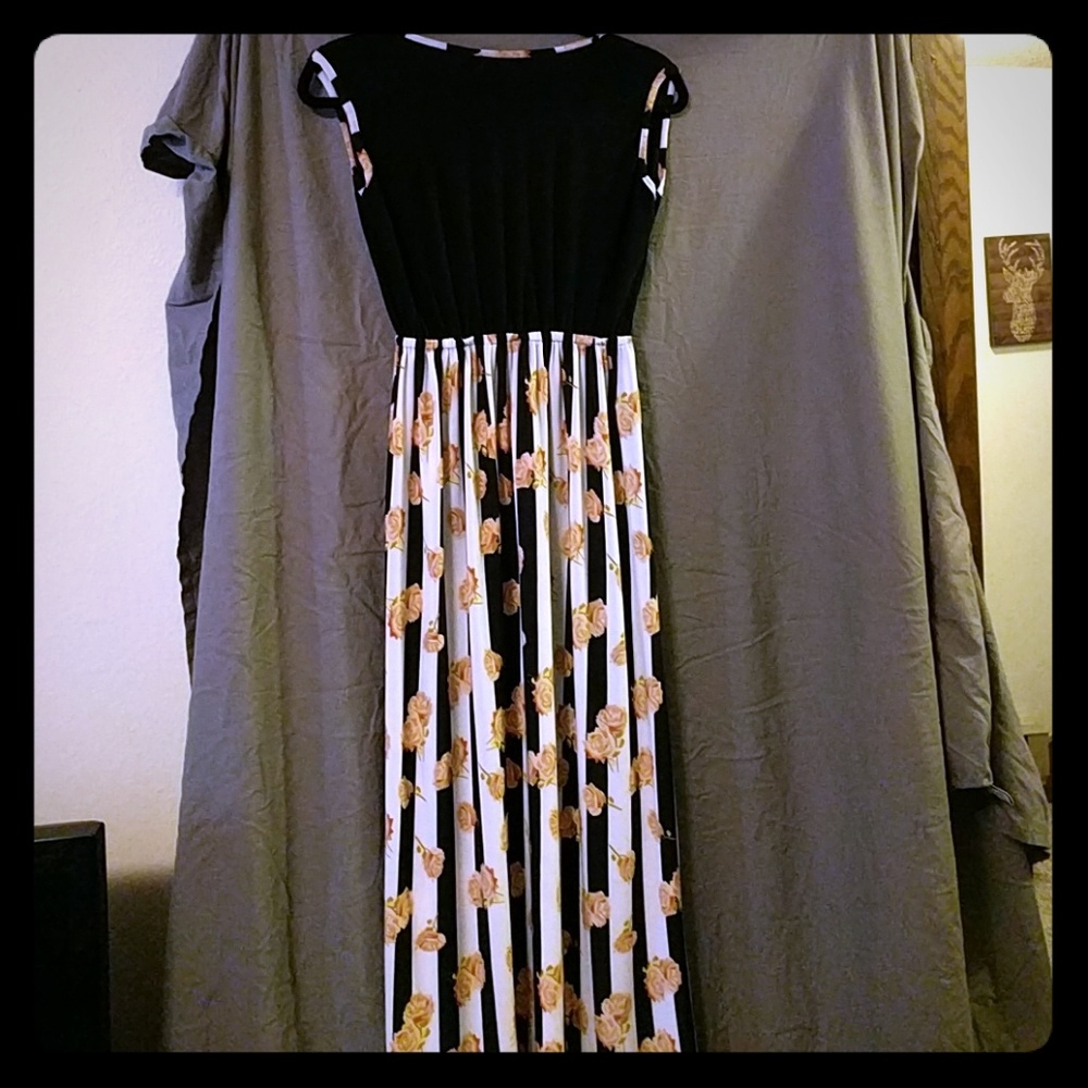 Dress - Picture 3 of 3