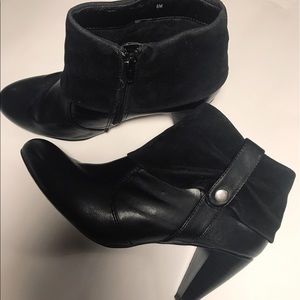 Size 6 leather/suede booties!