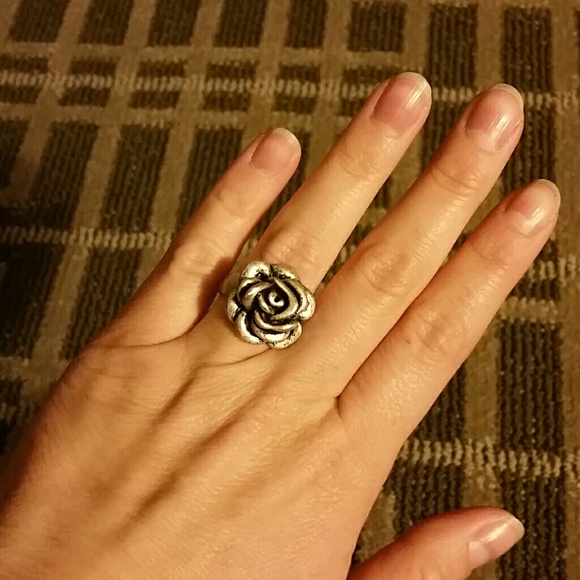 Rose ring - Picture 2 of 5