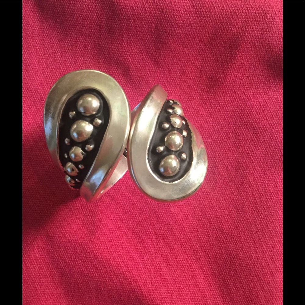 Initial outfitters silver dot hinged cuff