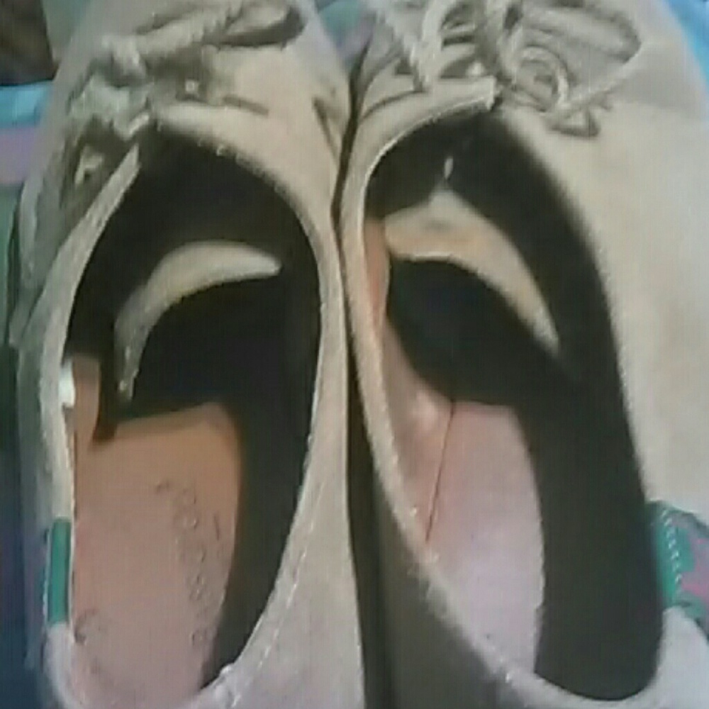 Shoes - Picture 5 of 6