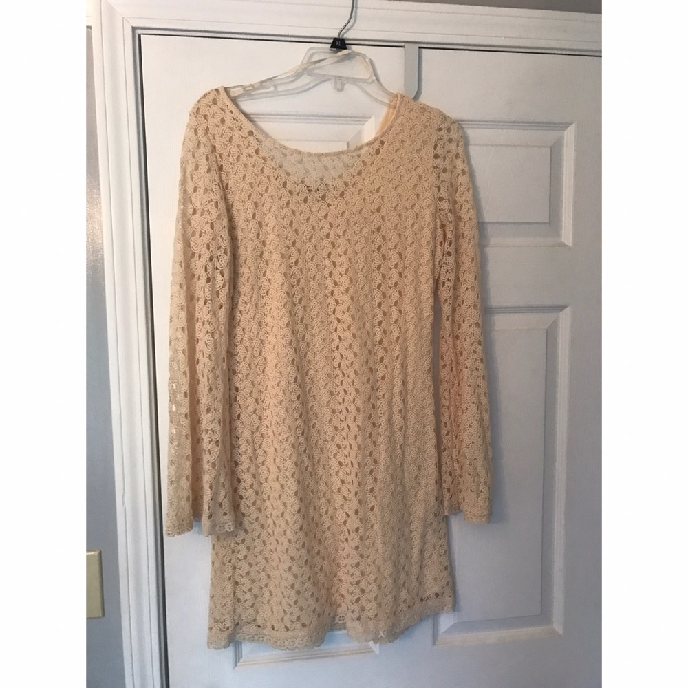 Cream lace dress with wide sleeves