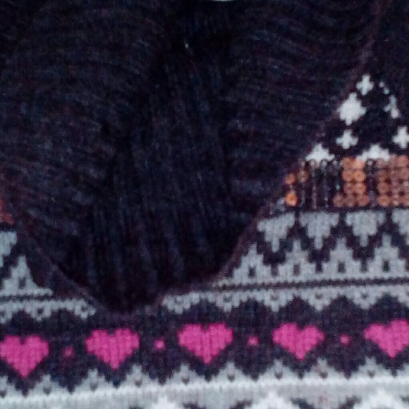 A short sleeved sweater that has a turtleneck - Picture 3 of 3