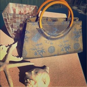 🎉HP 5/17/17🎉🆕 Adorable Asian Handbag