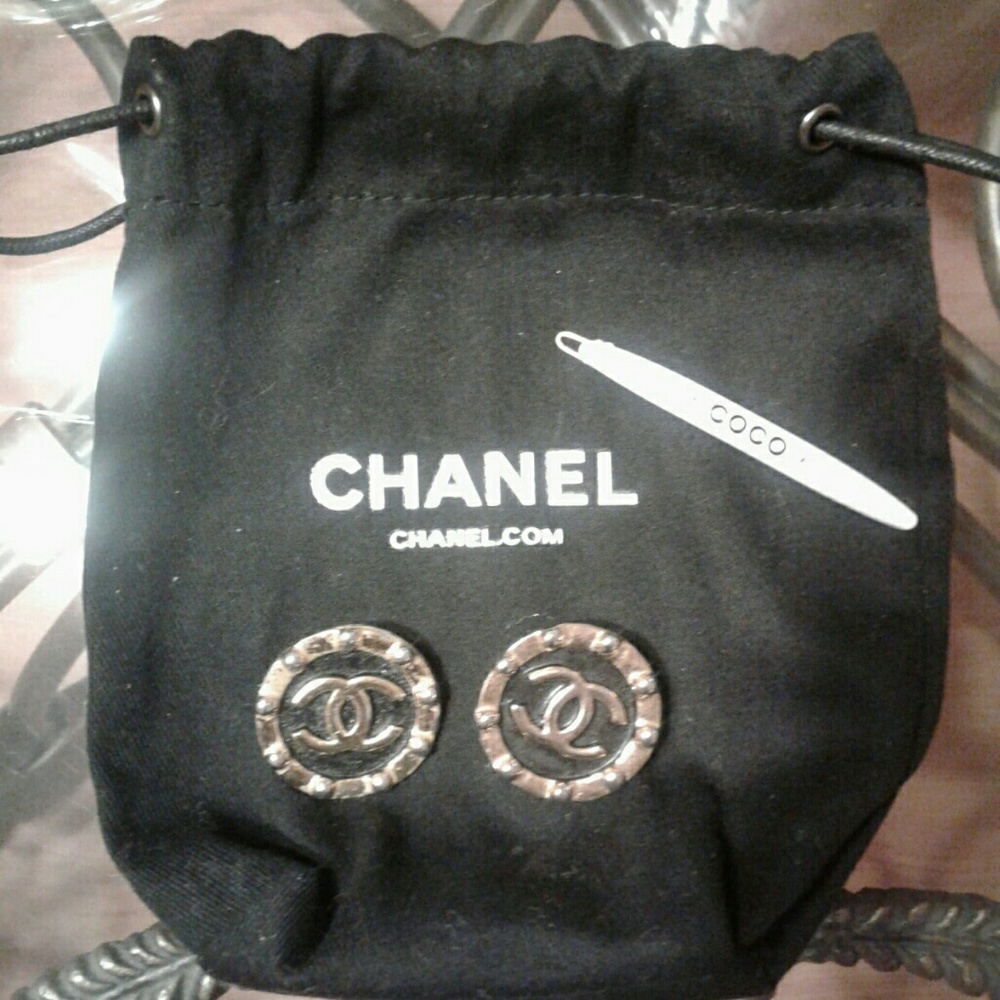 Chanel vintage clip on earrinngs