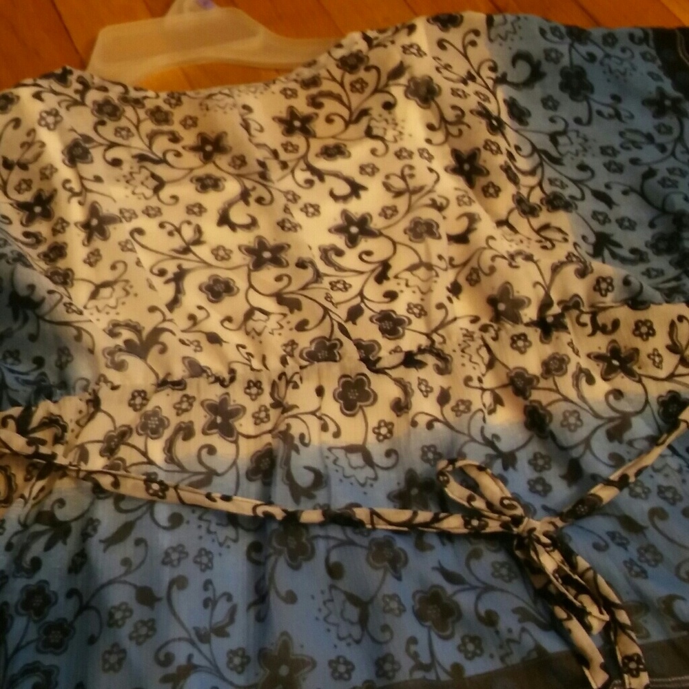Floral Tunic Top - Picture 8 of 8