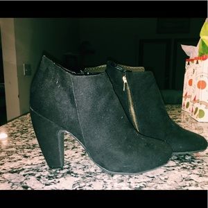 🔑 Mossimo Target Heeled Boots