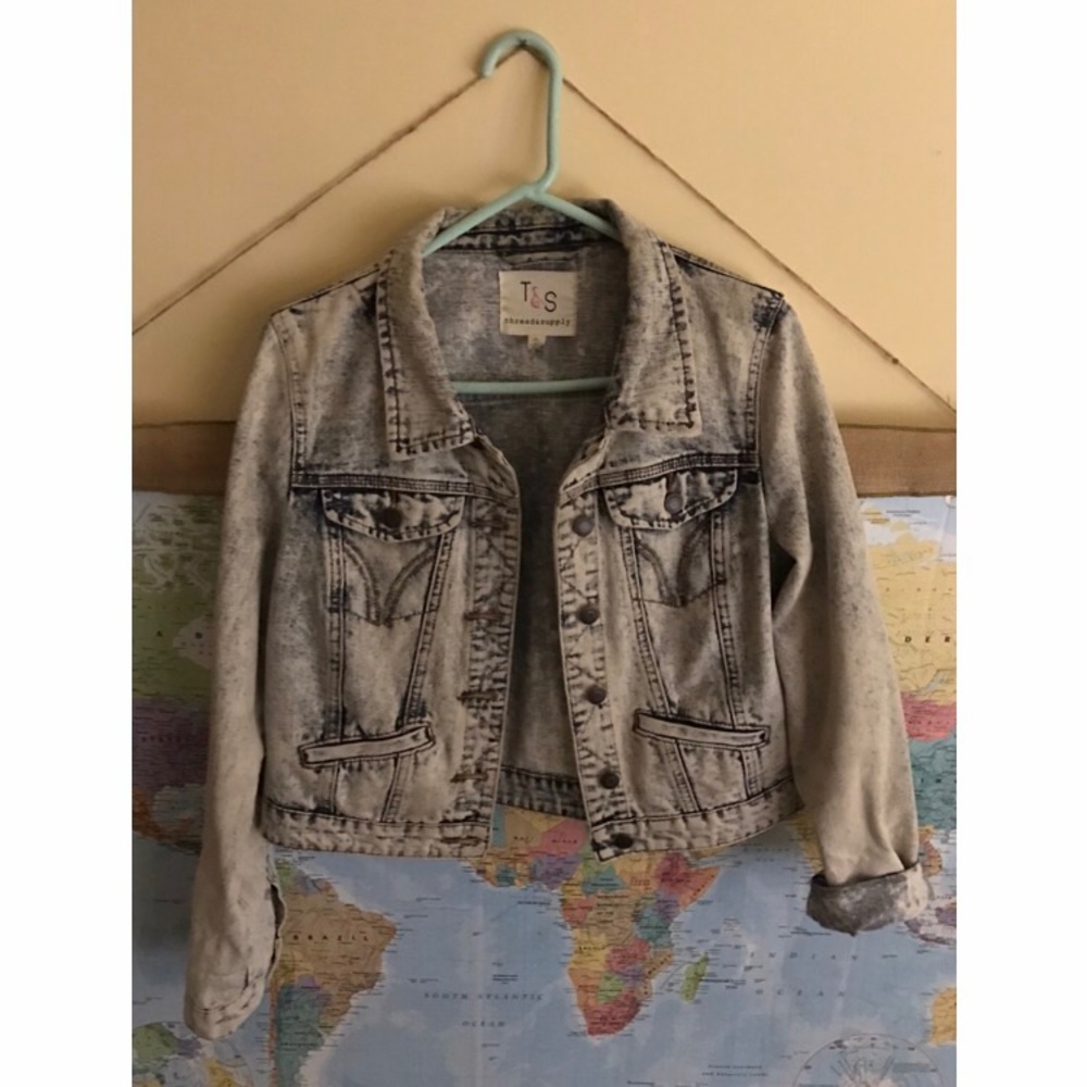 Acid-washed denim jacket 😇