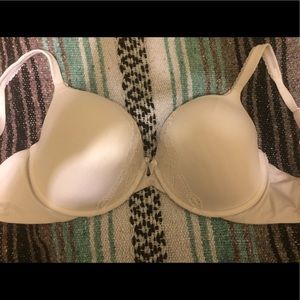 Victoria's Secret 38DD bra
