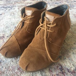 Toms wedges