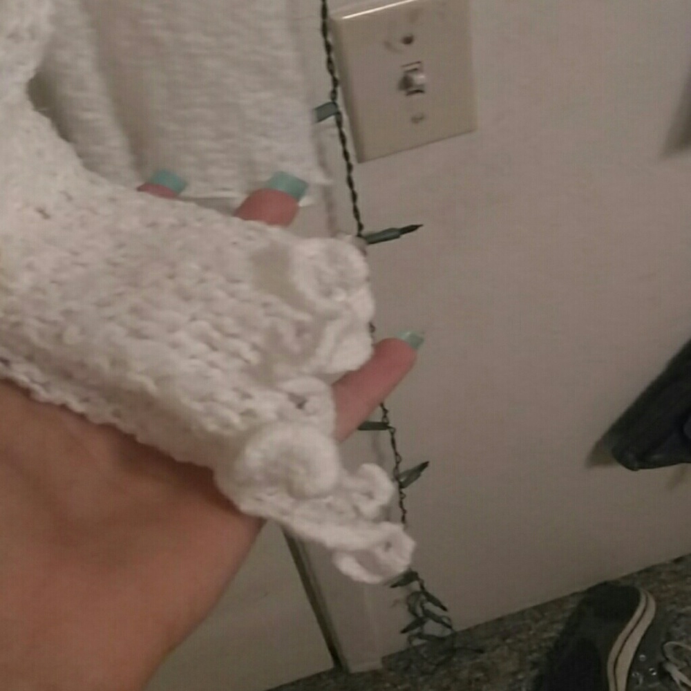 White scarf - Picture 2 of 4