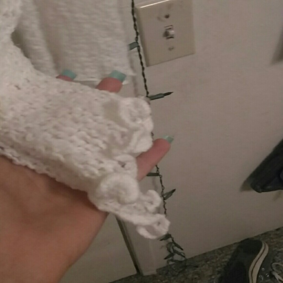 White scarf - Picture 2 of 4