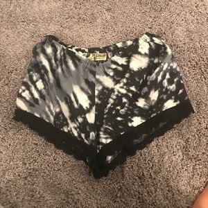 Show me ur mumu shorts