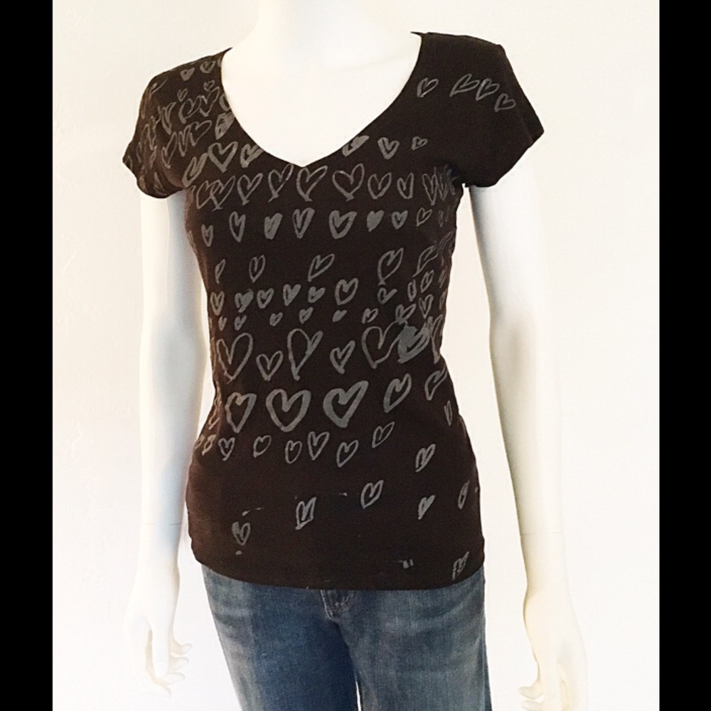 🆕Scoop V-Neck T-Shirt Graphic Scribble Hearts