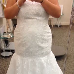 Brand new Wedding dress!! Never been worn