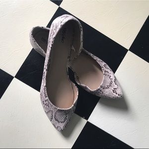 Snake print pointed toe flats