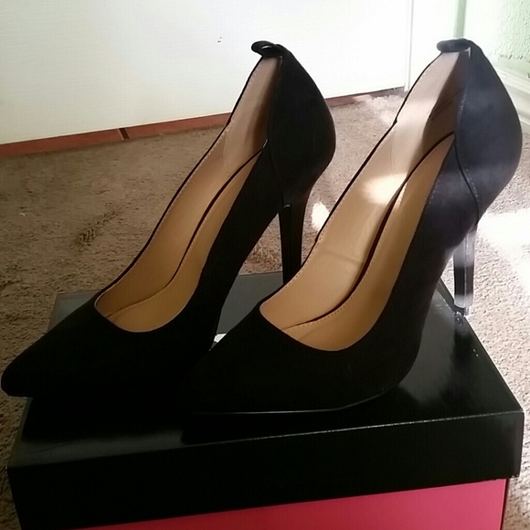 Black pumps - Picture 2 of 4