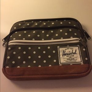 Herschel travel pouch