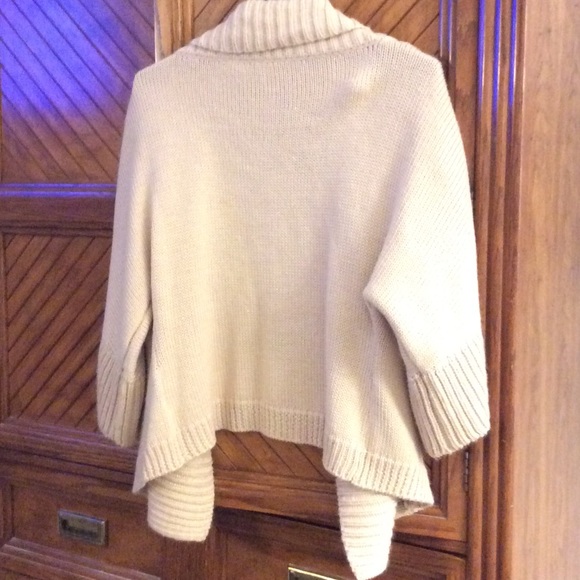 Flyaway sweater. - Picture 3 of 4