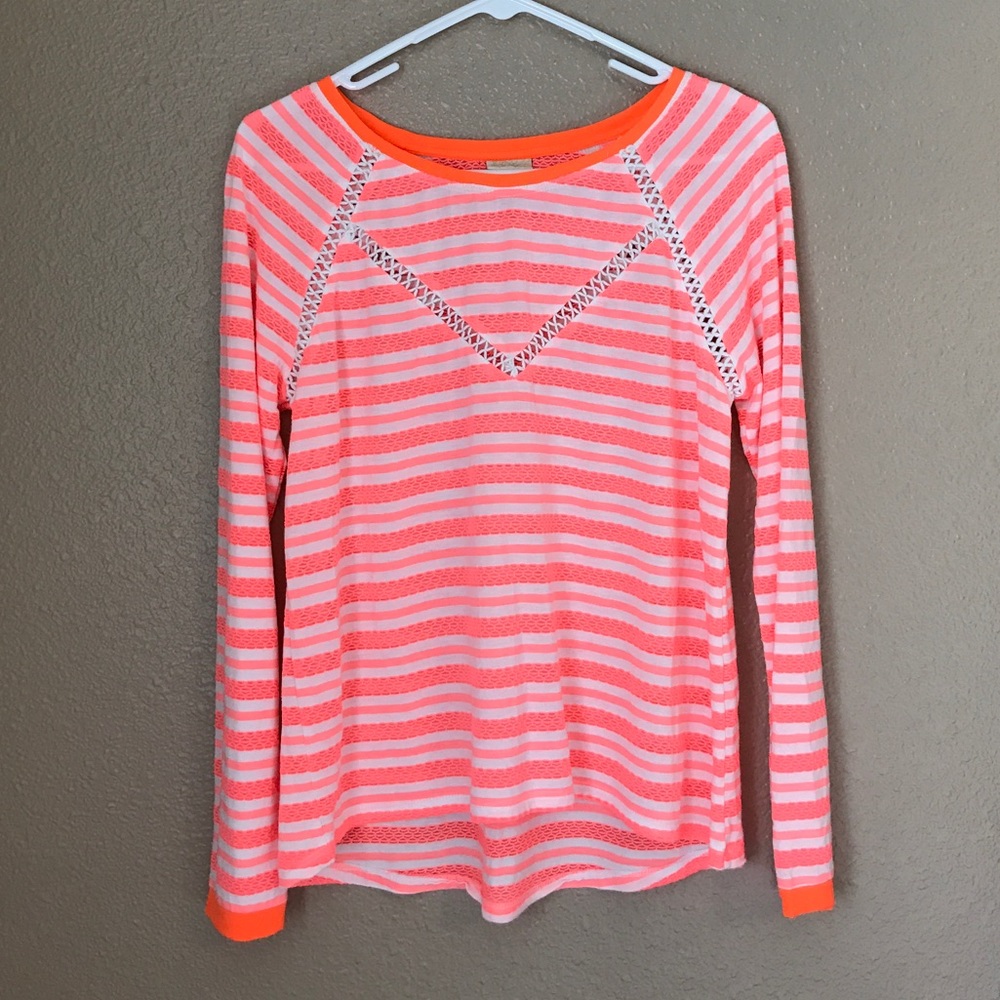 ⭐️NWOT⭐️Day trip (Buckle) top