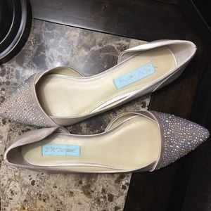 Nude flats