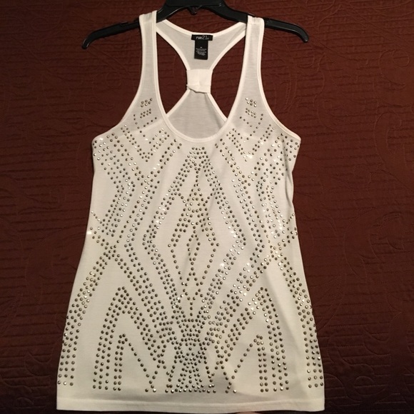 Razor back top. Size M - Picture 3 of 6