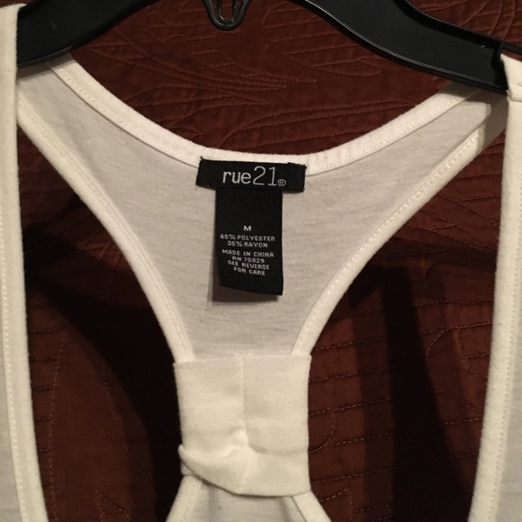 Razor back top. Size M - Picture 4 of 6