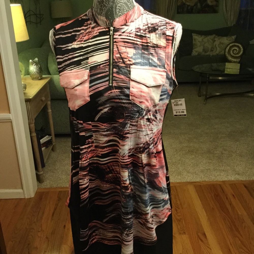NWT ADORABLE ZIP UP SLEEVELESS TUNIC TOP