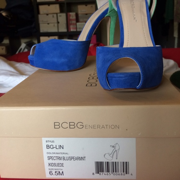 🌷👠HOST PICK👠🌷BCBGeneration. Color block heels - Picture 3 of 5