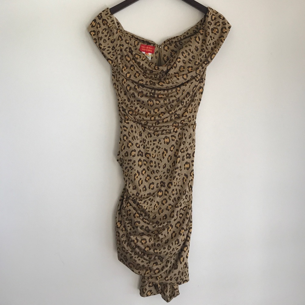 Women's dress - Picture 1 of 5