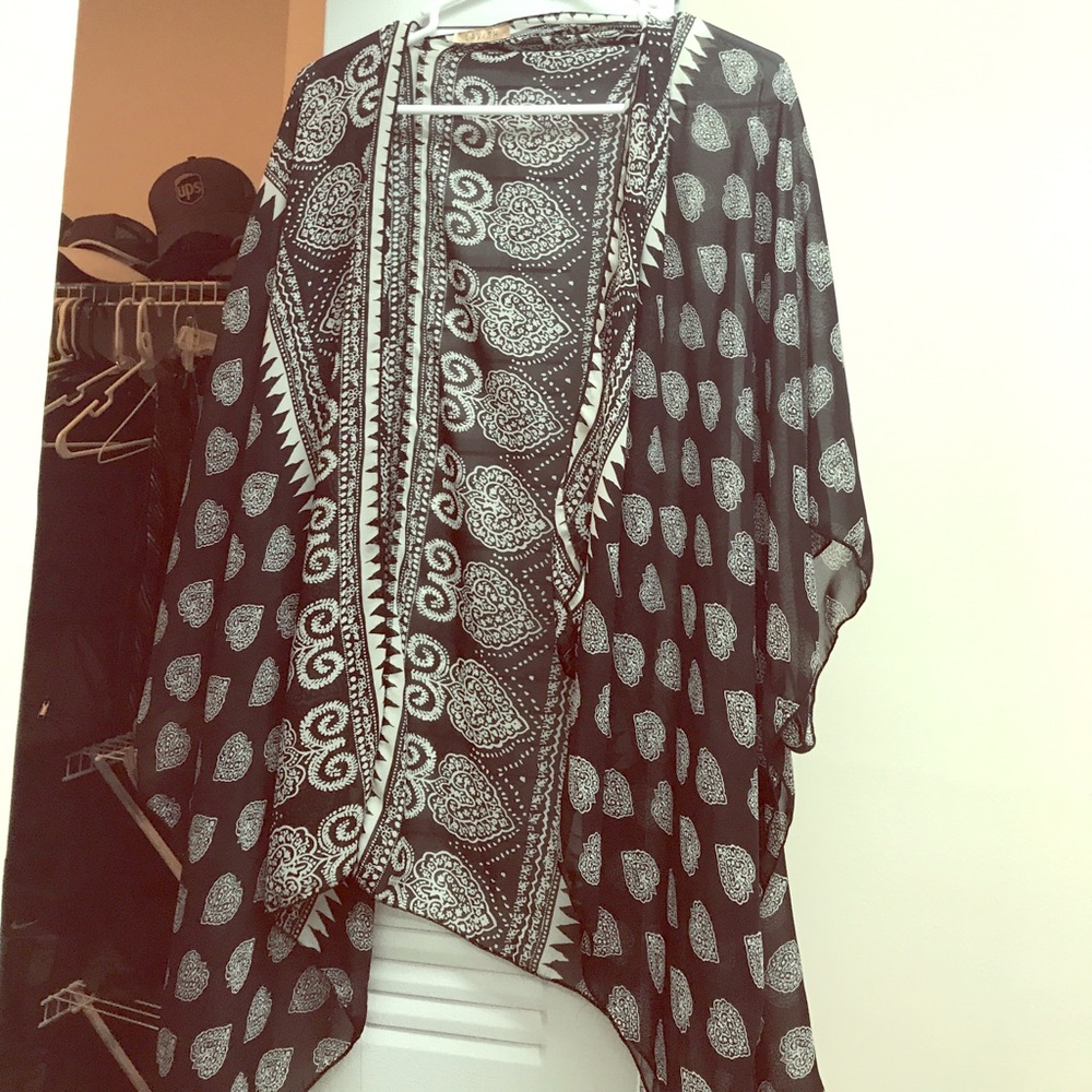 Black and white shawl