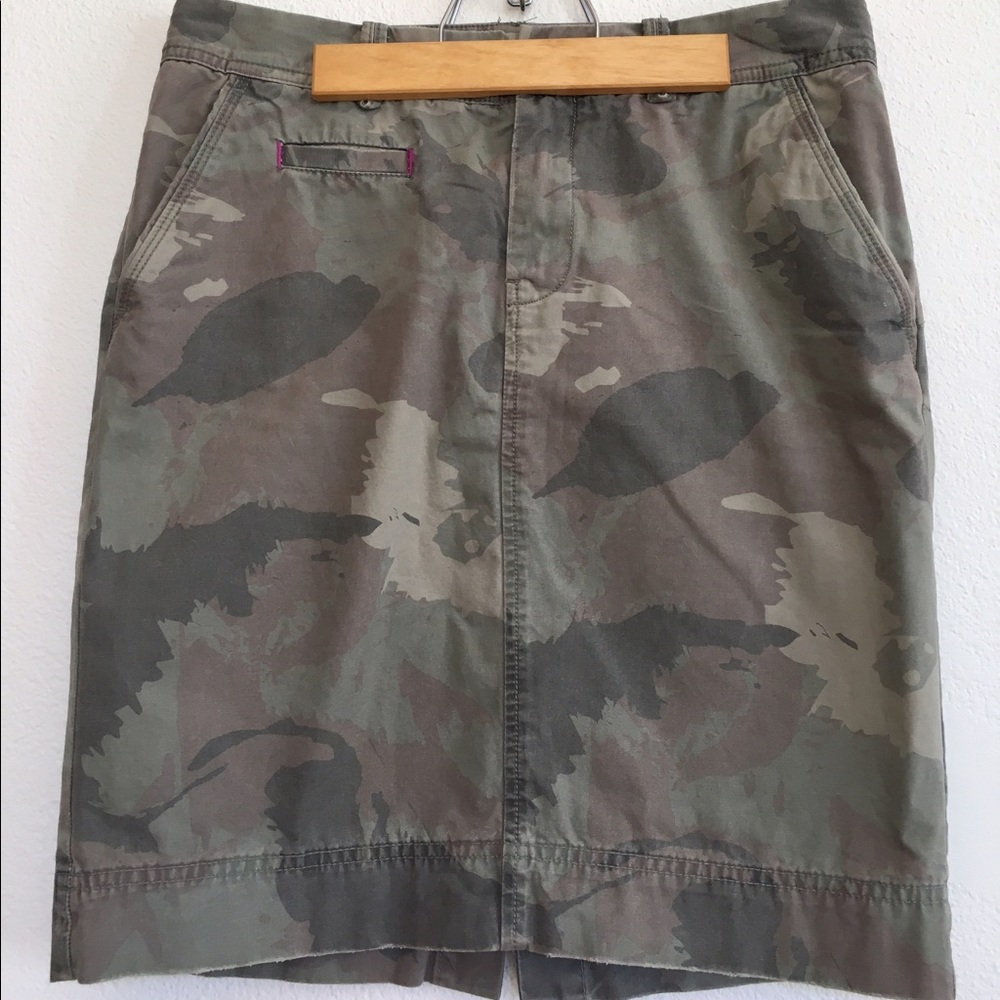 Gap camo skirt