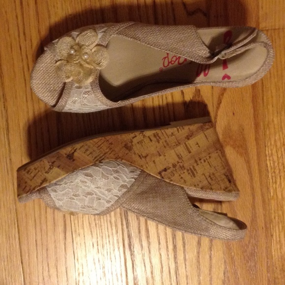 Floral lace wedges - Picture 2 of 4