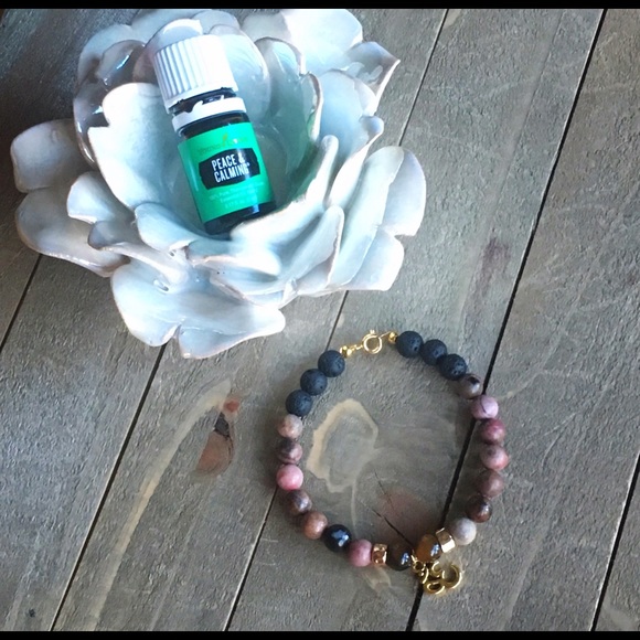 Gemstone Diffuser Bracelet for Anxiety - Picture 3 of 4