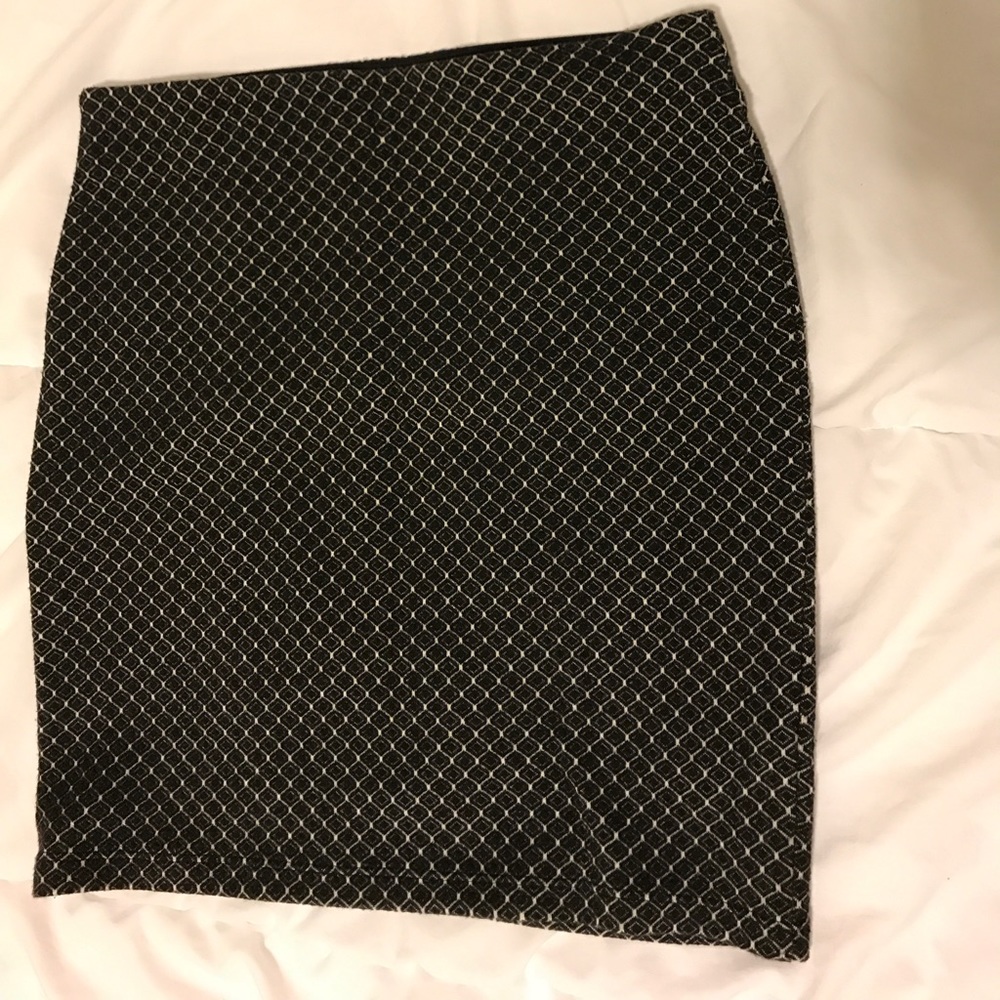 XS Loft Mini Skirt - Super Flattering!