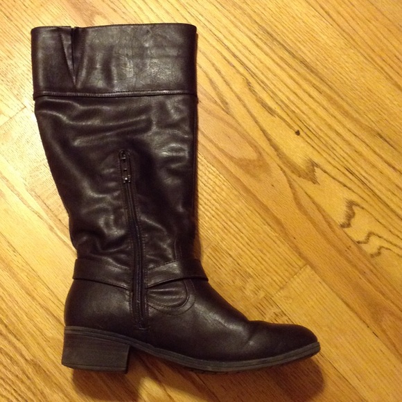 Brown boots - Picture 2 of 3