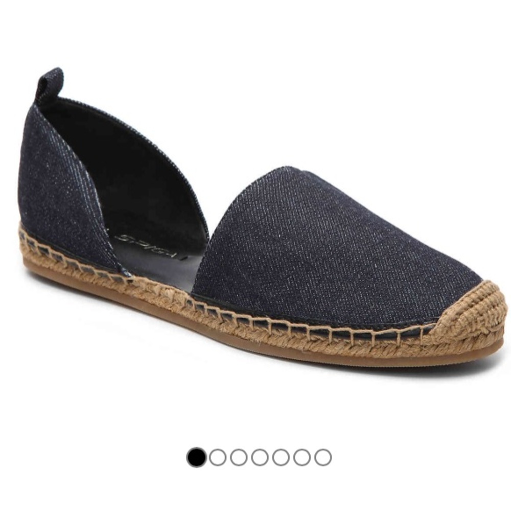 🚨SOLD🚨 Via Spiga Brisa Flat - Navy