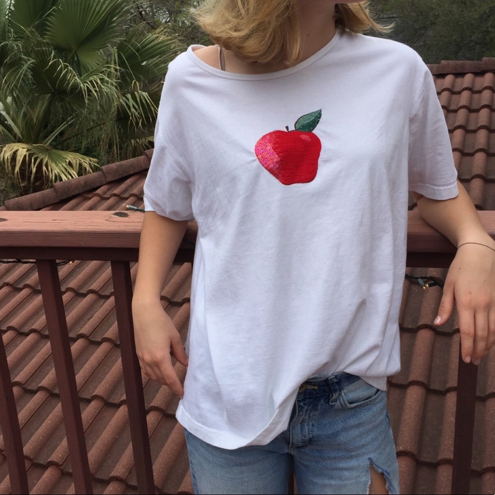 Apple shirt 🍎