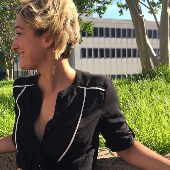 Button down - Picture 3 of 3