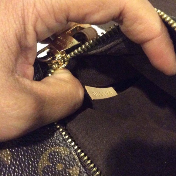 Authentic LV POCHETTE MÉTIS ❤️💙💜 - Picture 2 of 8