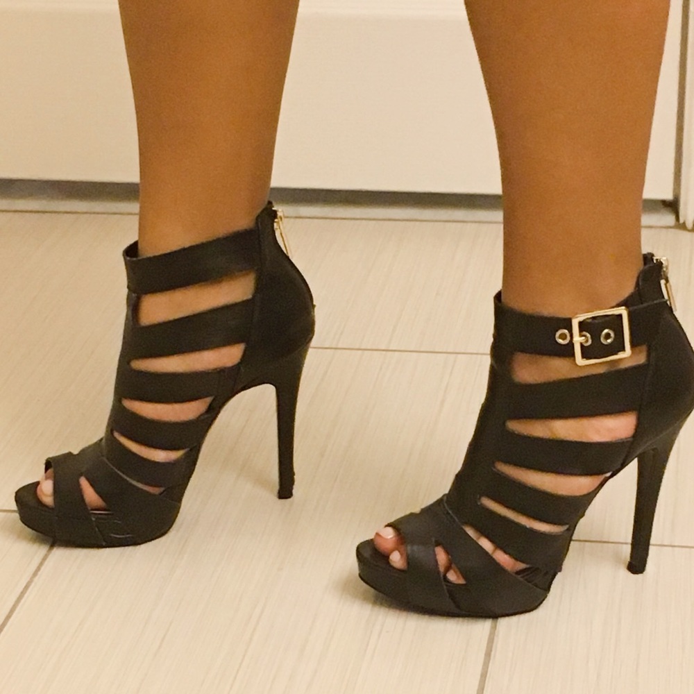 Strappy heels! 🔥