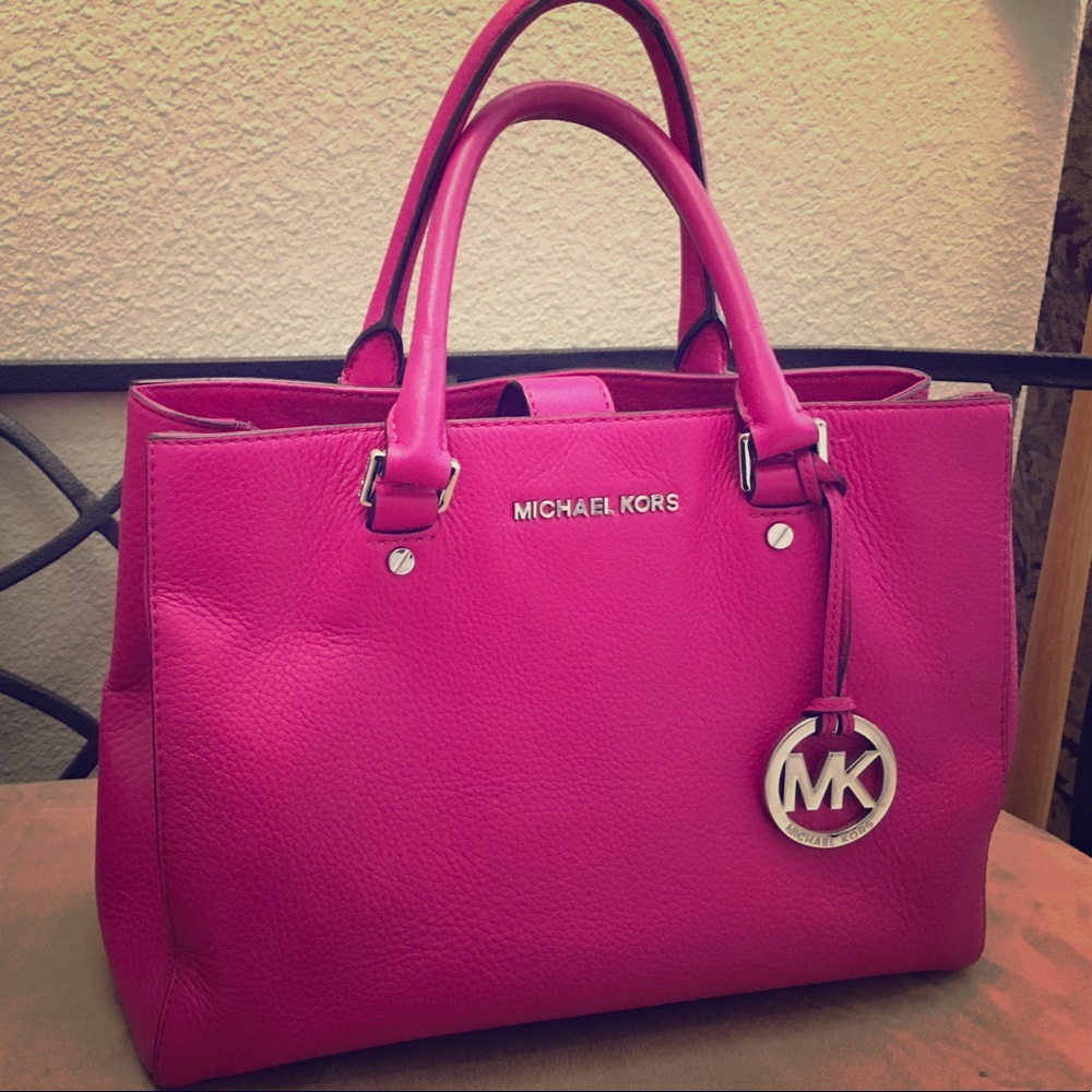 Michael Kors. Medium size tote. Magenta.