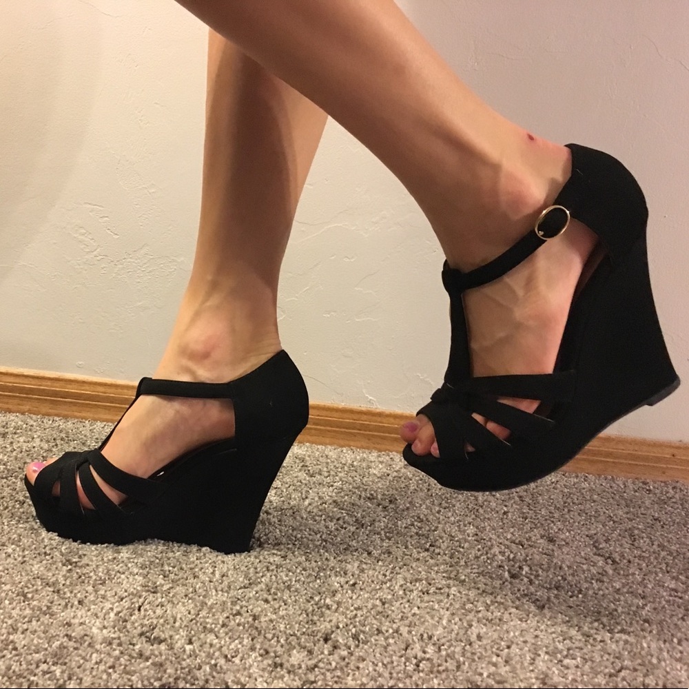 Black strappy wedges heels