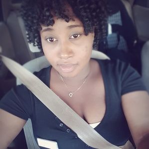 Meet your Posher, Yolette