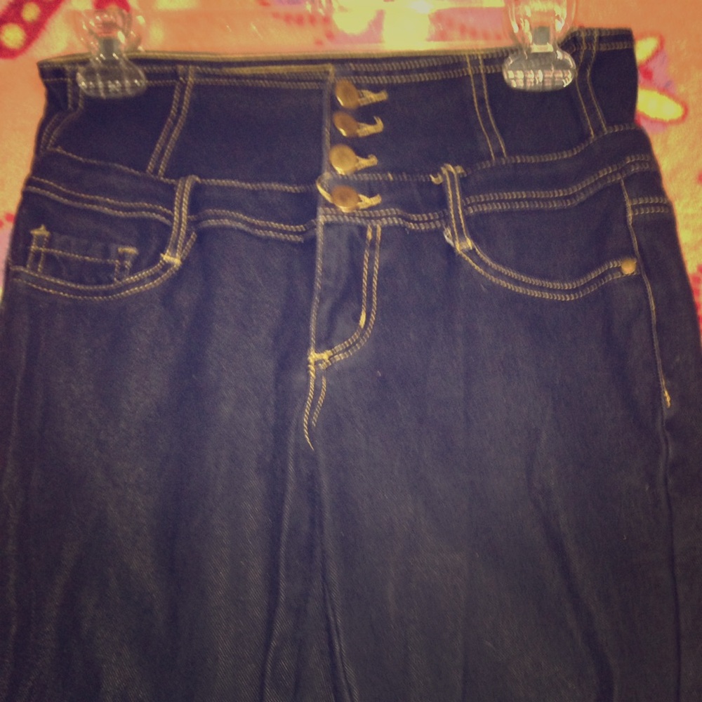 Dark high waisted stretchy jeans