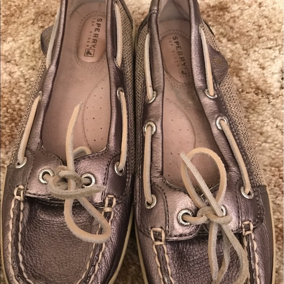 Ladies sperrys - Picture 2 of 2